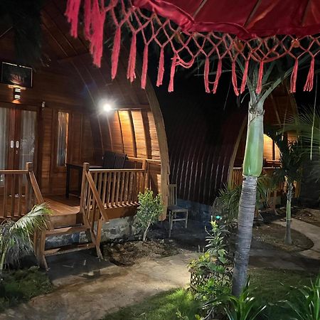 Made Taro - Menjangan Homestay Banyuwedang Exterior foto