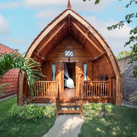 Made Taro - Menjangan Homestay Banyuwedang Exterior foto