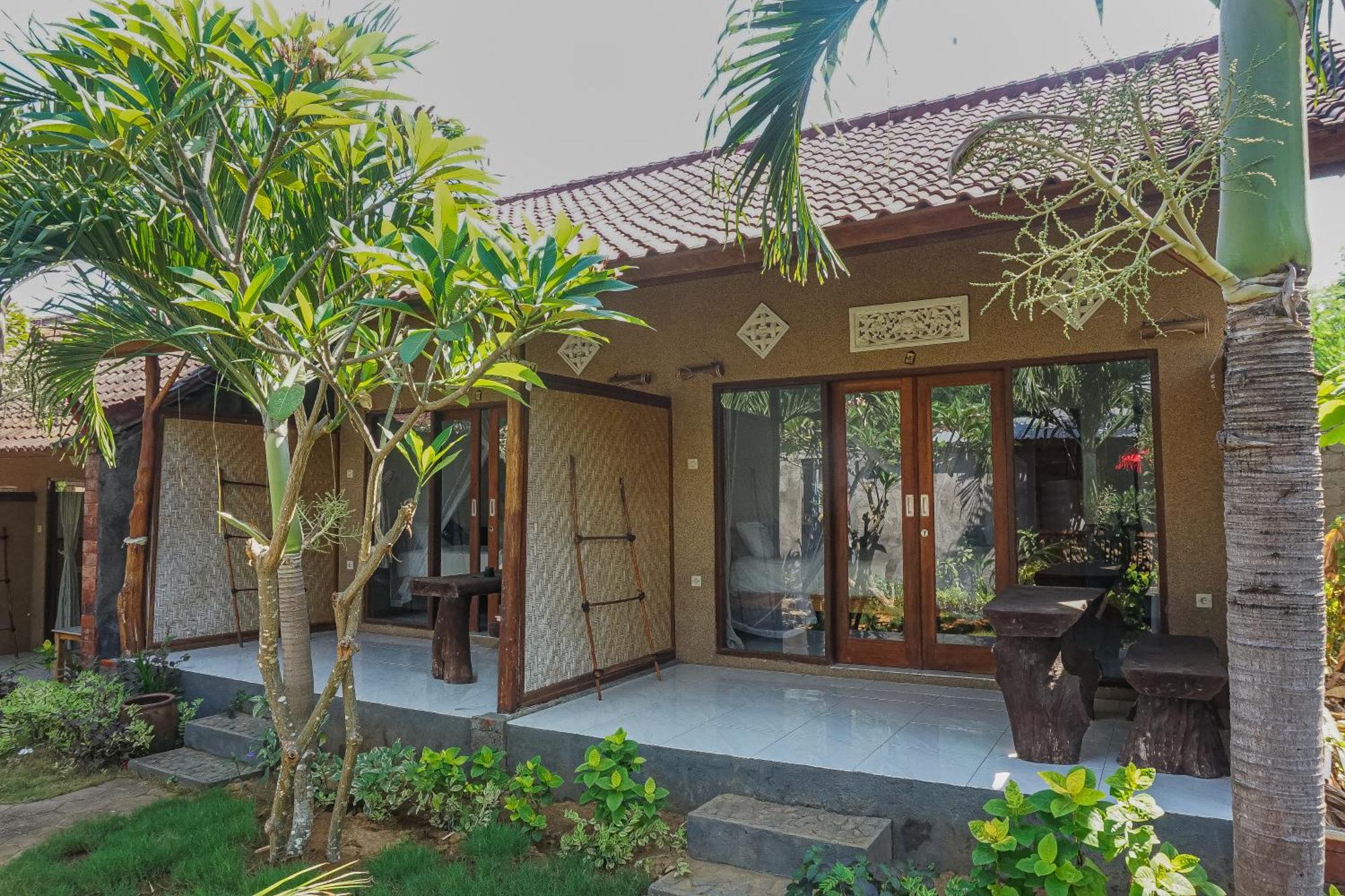 Made Taro - Menjangan Homestay Banyuwedang Exterior foto