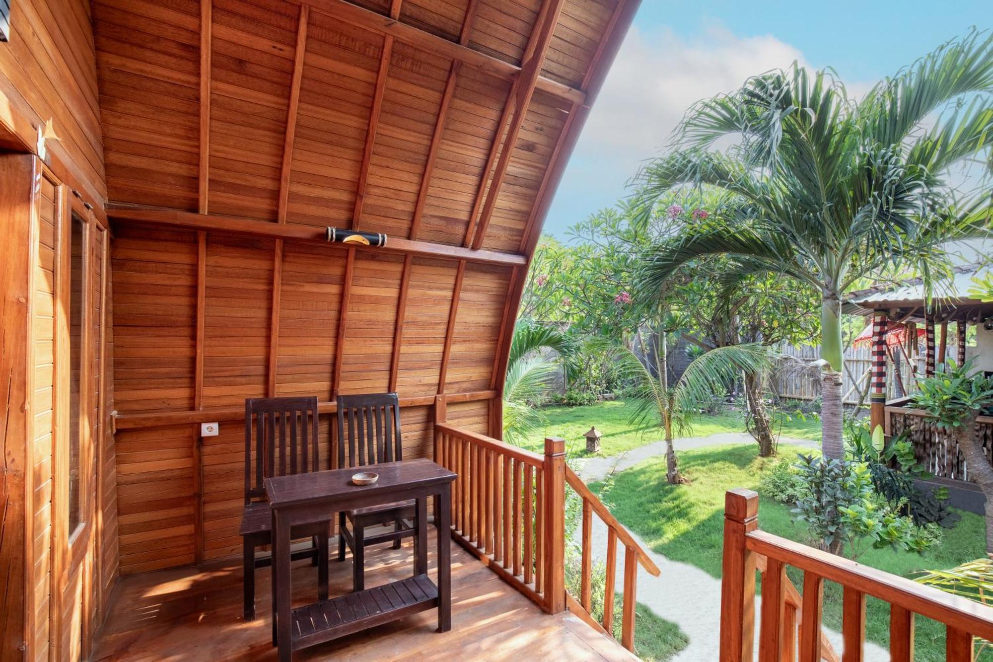 Made Taro - Menjangan Homestay Banyuwedang Exterior foto