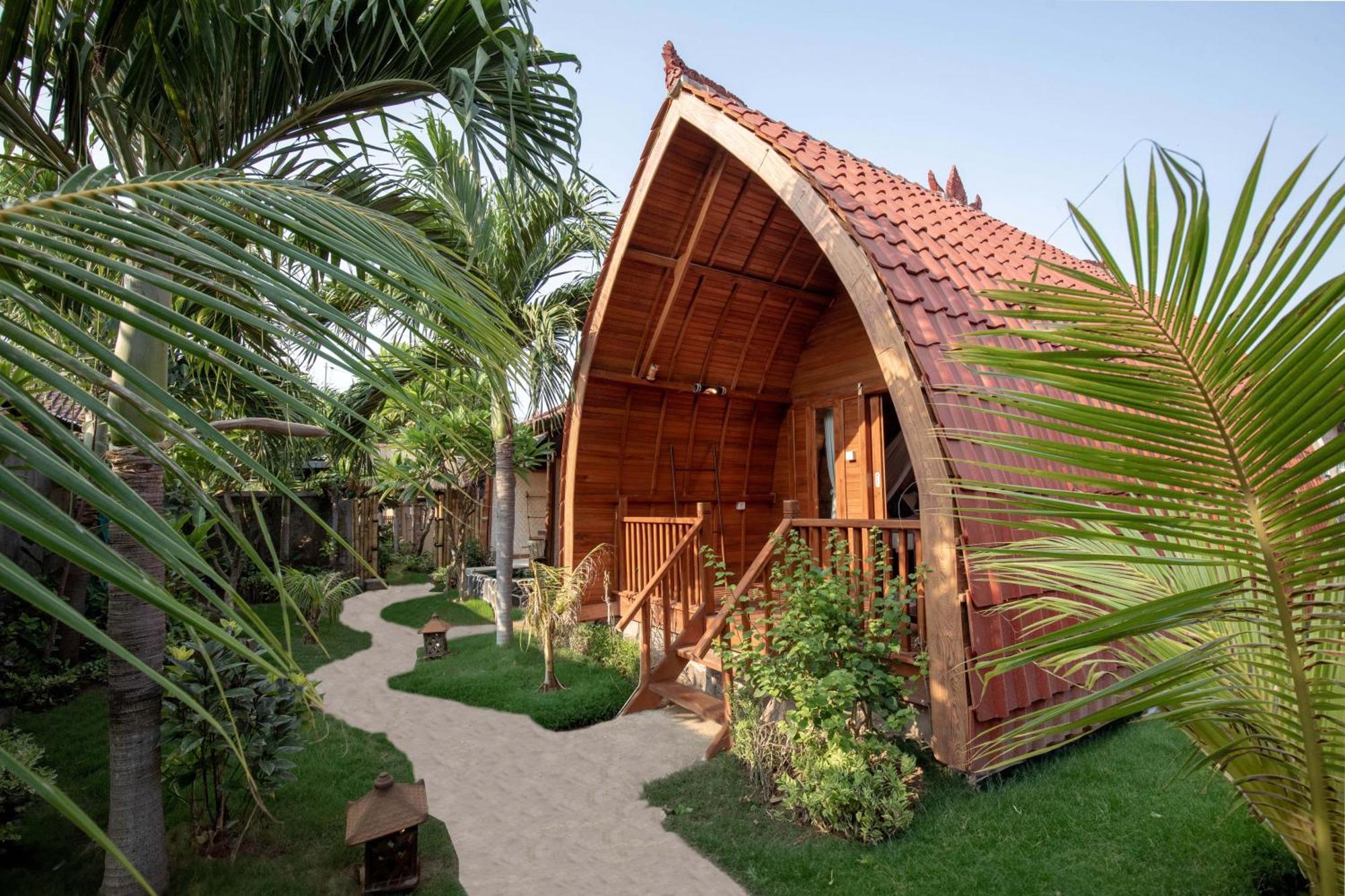 Made Taro - Menjangan Homestay Banyuwedang Exterior foto