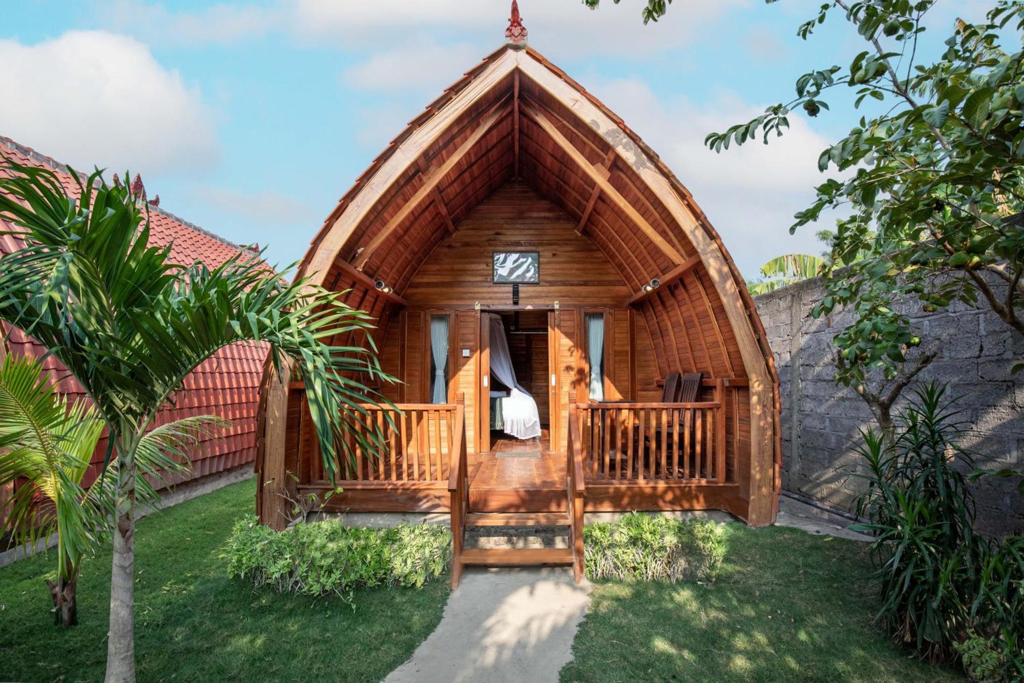 Made Taro - Menjangan Homestay Banyuwedang Exterior foto