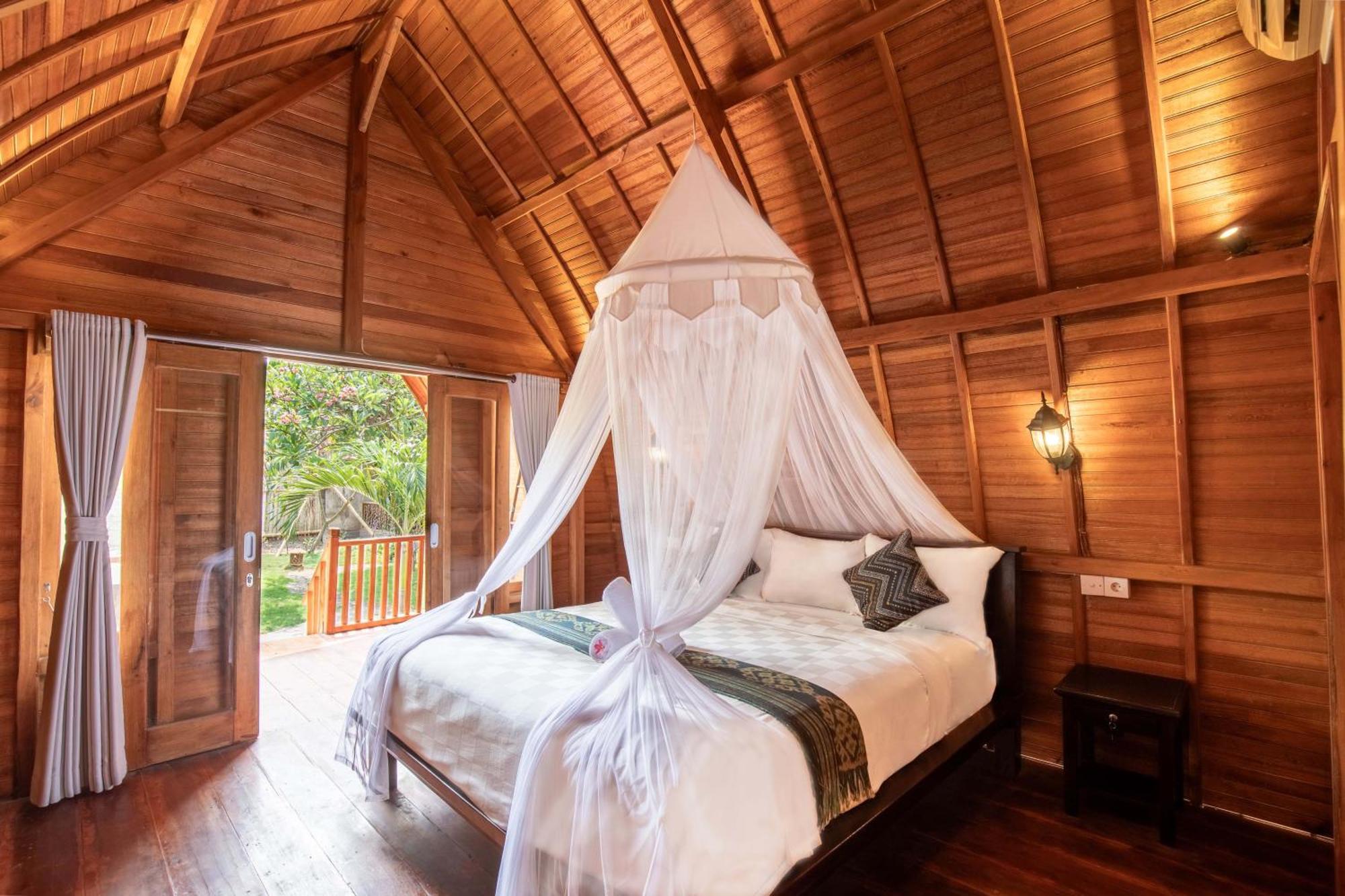 Made Taro - Menjangan Homestay Banyuwedang Exterior foto