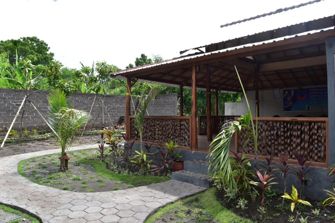 Made Taro - Menjangan Homestay Banyuwedang Exterior foto